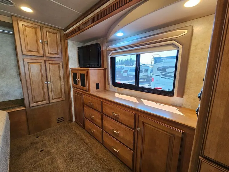 2012 Itasca Meridian, photo 23 of 24
