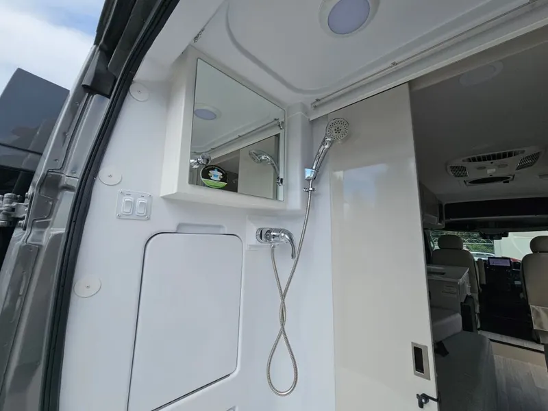 2027 Thor Motor Coach Sequence, photo 12 of 24