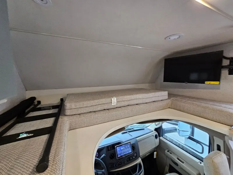 2027 Winnebago Sunflyer, photo 15 of 24