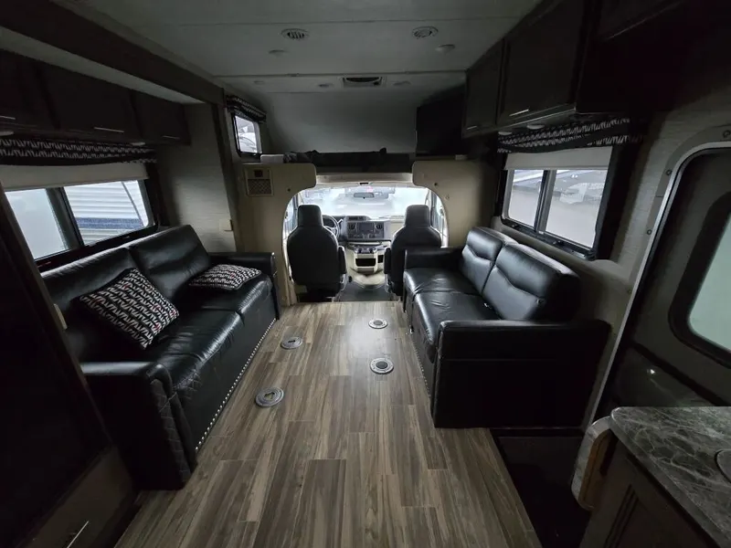 2022 Thor Motor Coach Outlaw, photo 23 of 24