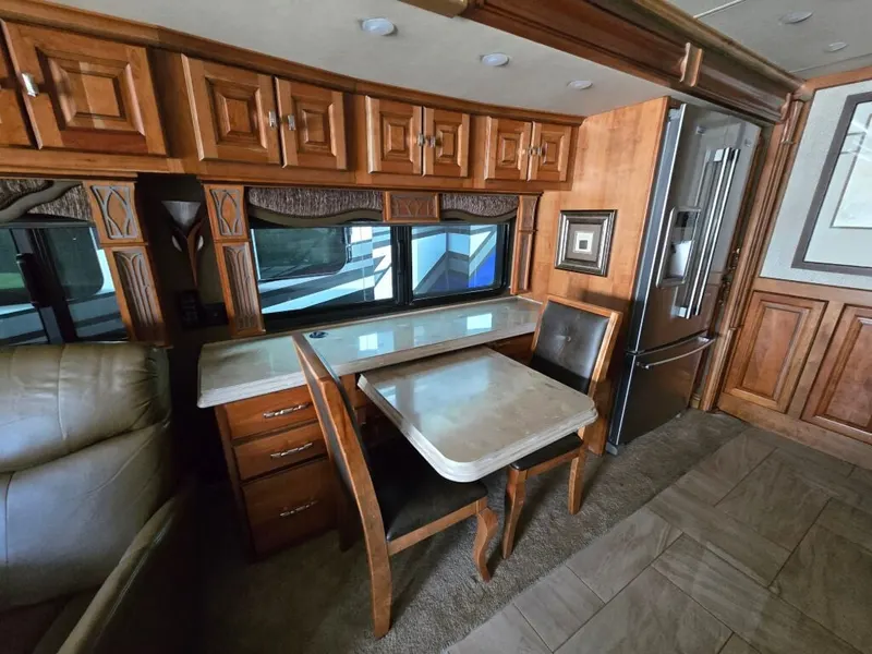 2017 Tiffin Motorhomes Allegro Bus, photo 14 of 24