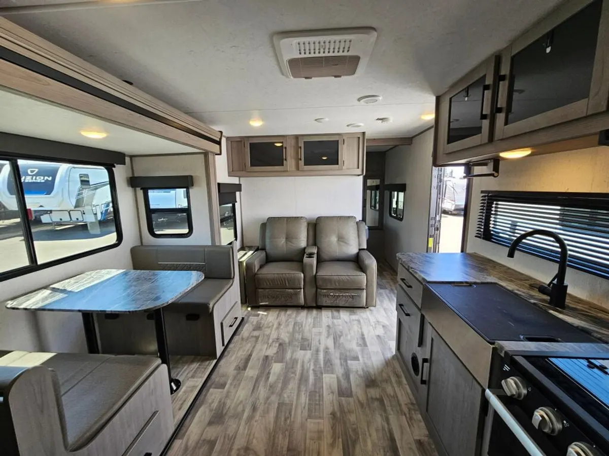 2023 Dutchmen Kodiak, photo 16 of 24