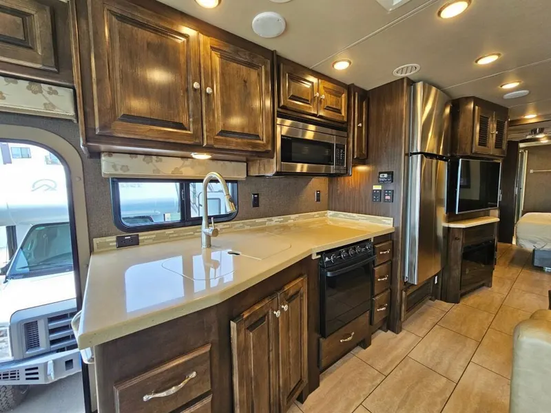 2016 Tiffin Motorhomes Allegro, photo 12 of 24
