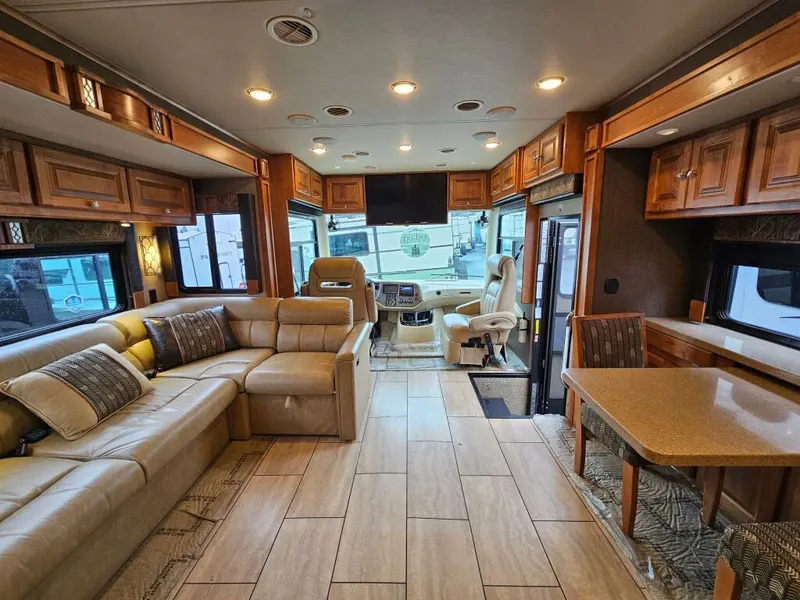 2017 Tiffin Motorhomes Allegro, photo 17 of 24