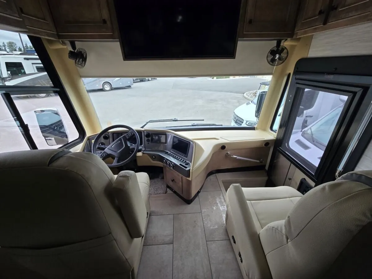 2026 Tiffin Motorhomes Phaeton, photo 5 of 20