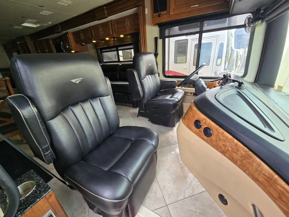 2014 Fleetwood Discovery, photo 7 of 24