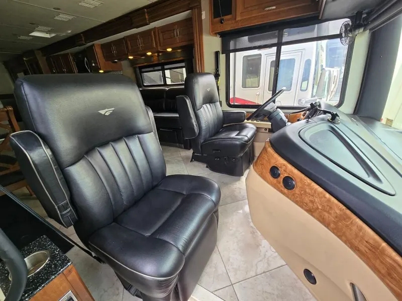2014 Fleetwood Discovery, photo 7 of 24