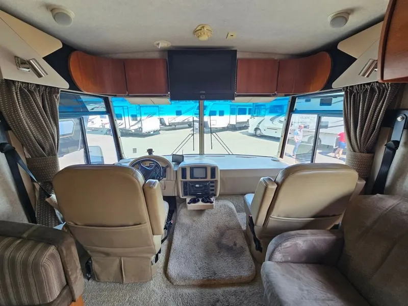 2008 Winnebago Sightseer, photo 19 of 24