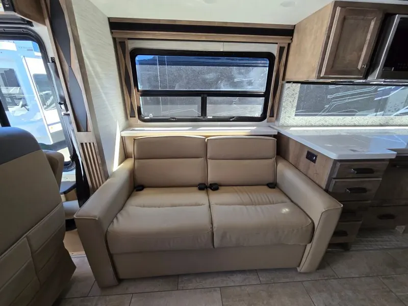 2026 Tiffin Motorhomes Allegro Red, photo 11 of 24