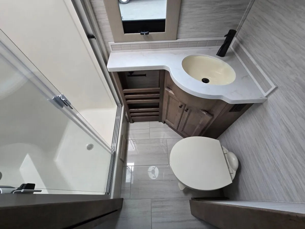 2027 Tiffin Motorhomes Allegro Bay, photo 20 of 24