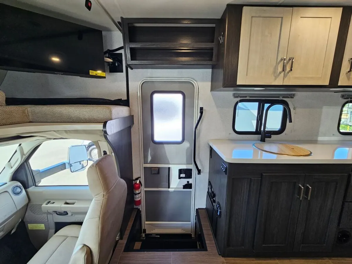 2027 Winnebago Sunflyer, photo 8 of 24