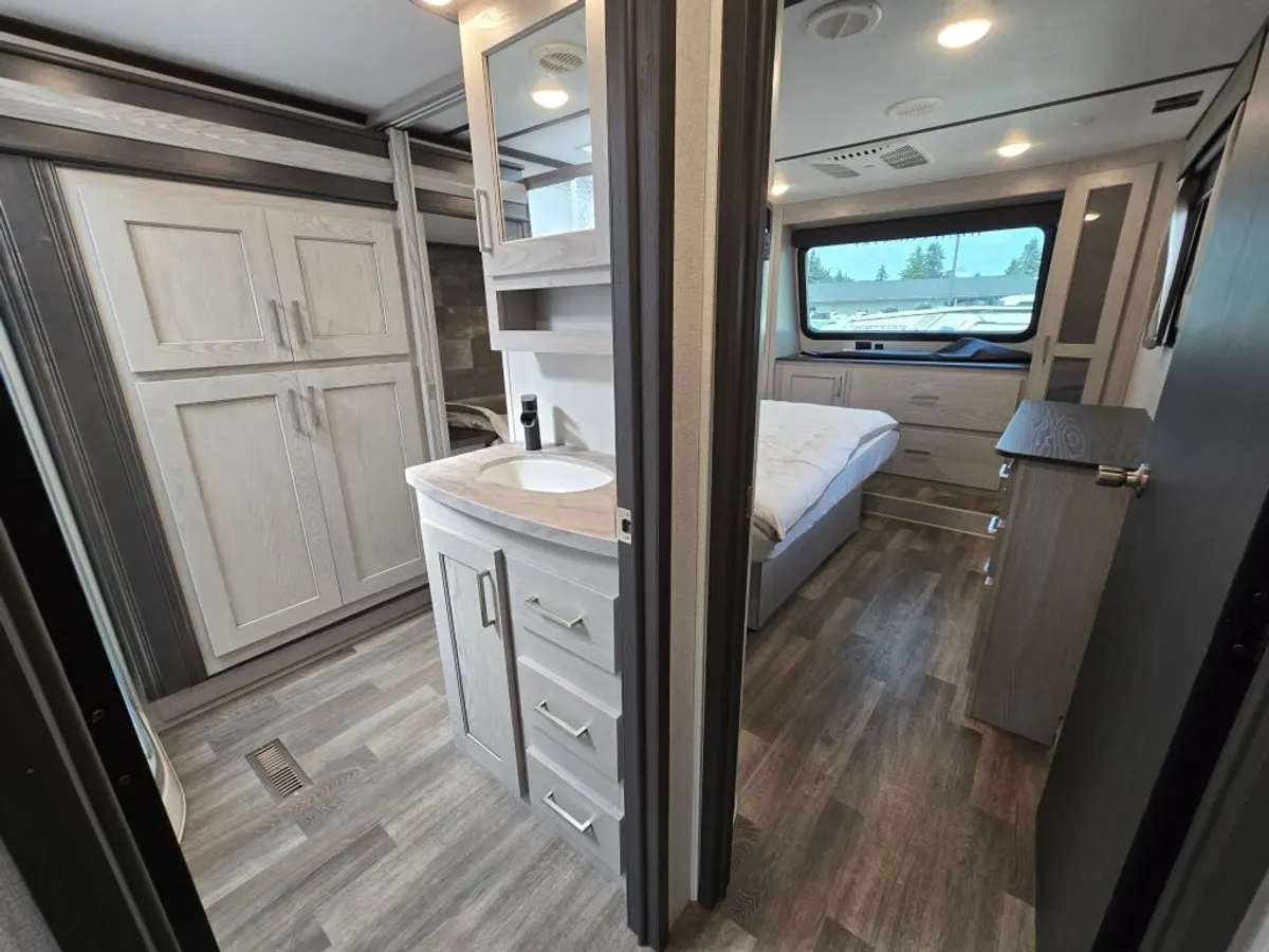 2021 Keystone Montana High Country, photo 19 of 24