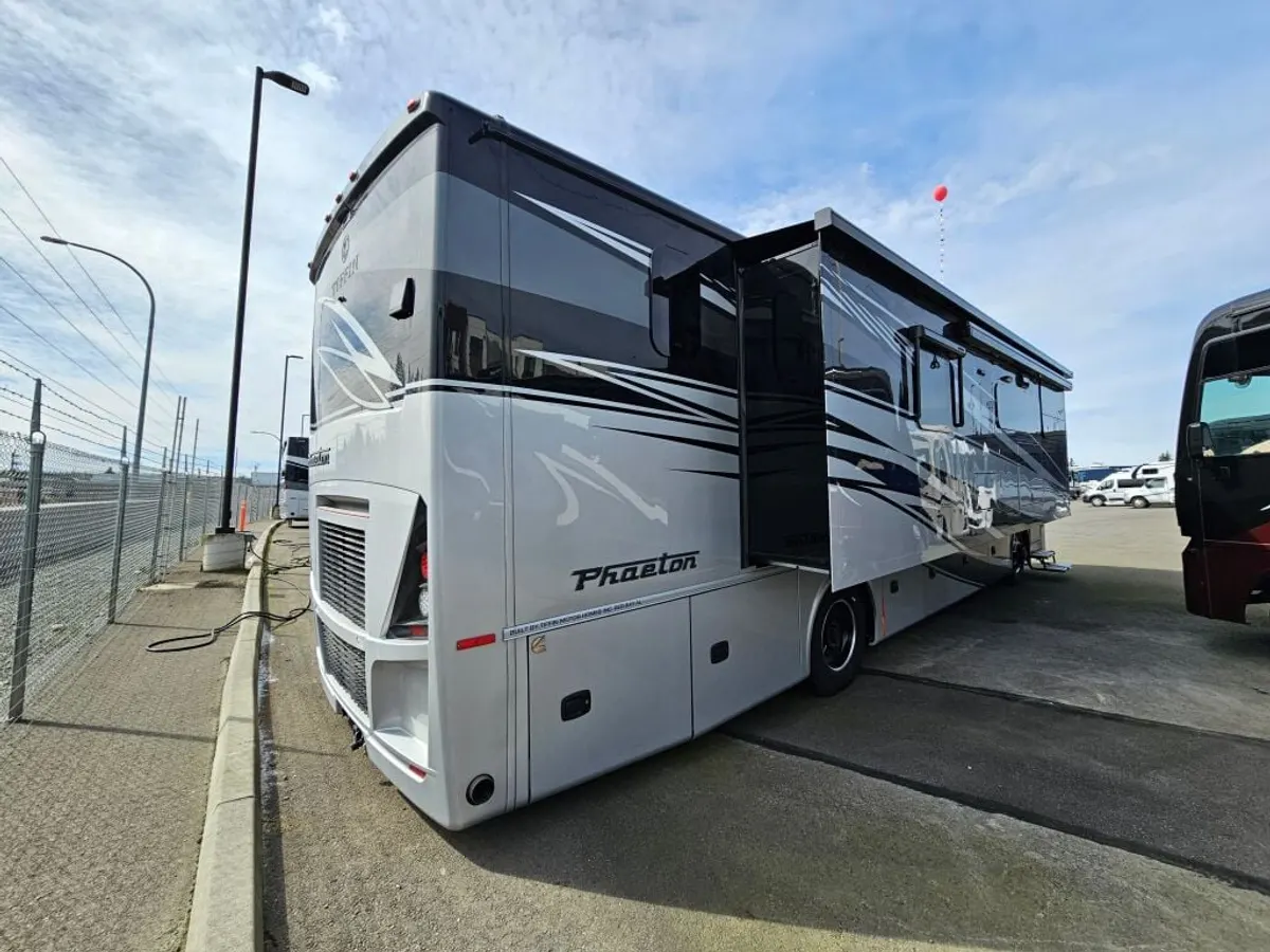 2026 Tiffin Motorhomes Phaeton, photo 5 of 24