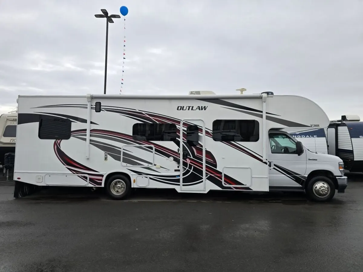 2022 Thor Motor Coach Outlaw, photo 7 of 24