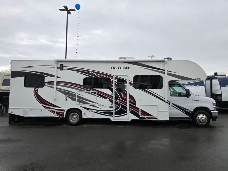 2022 Thor Motor Coach Outlaw, photo 7 of 24
