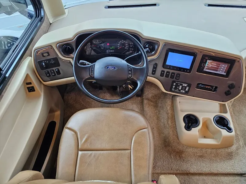 2015 Tiffin Motorhomes Allegro, photo 12 of 24