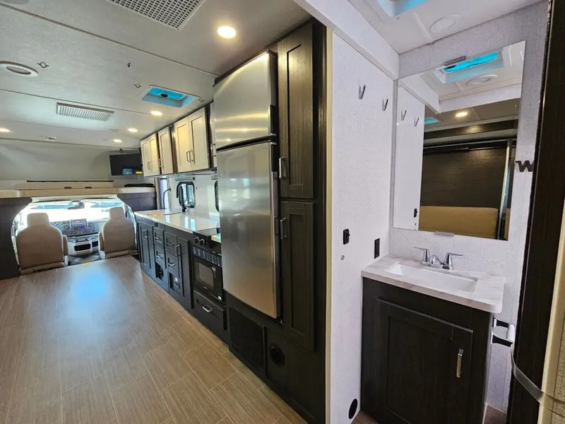 2027 Winnebago Sunflyer, photo 18 of 24