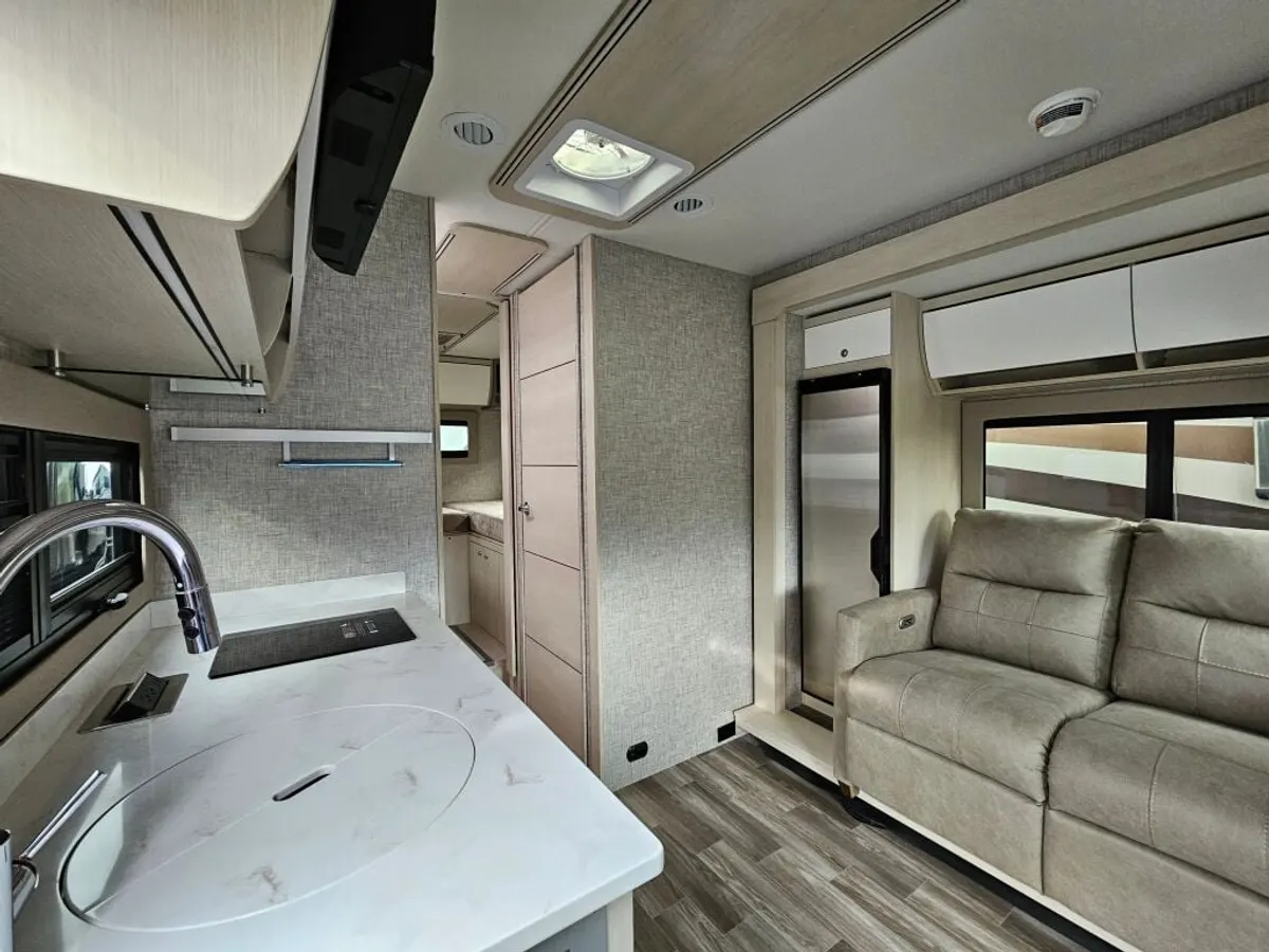 2026 Tiffin Motorhomes Wayfarer, photo 11 of 24