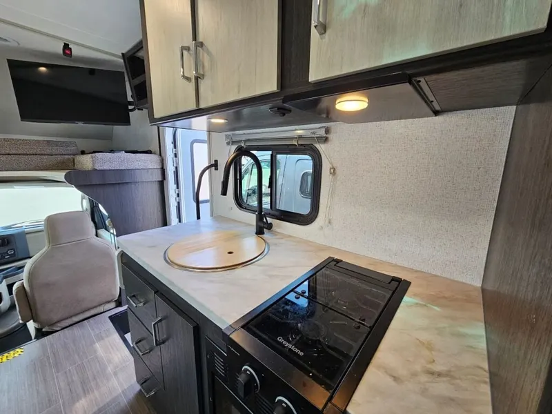 2027 Winnebago Sunflyer, photo 14 of 24