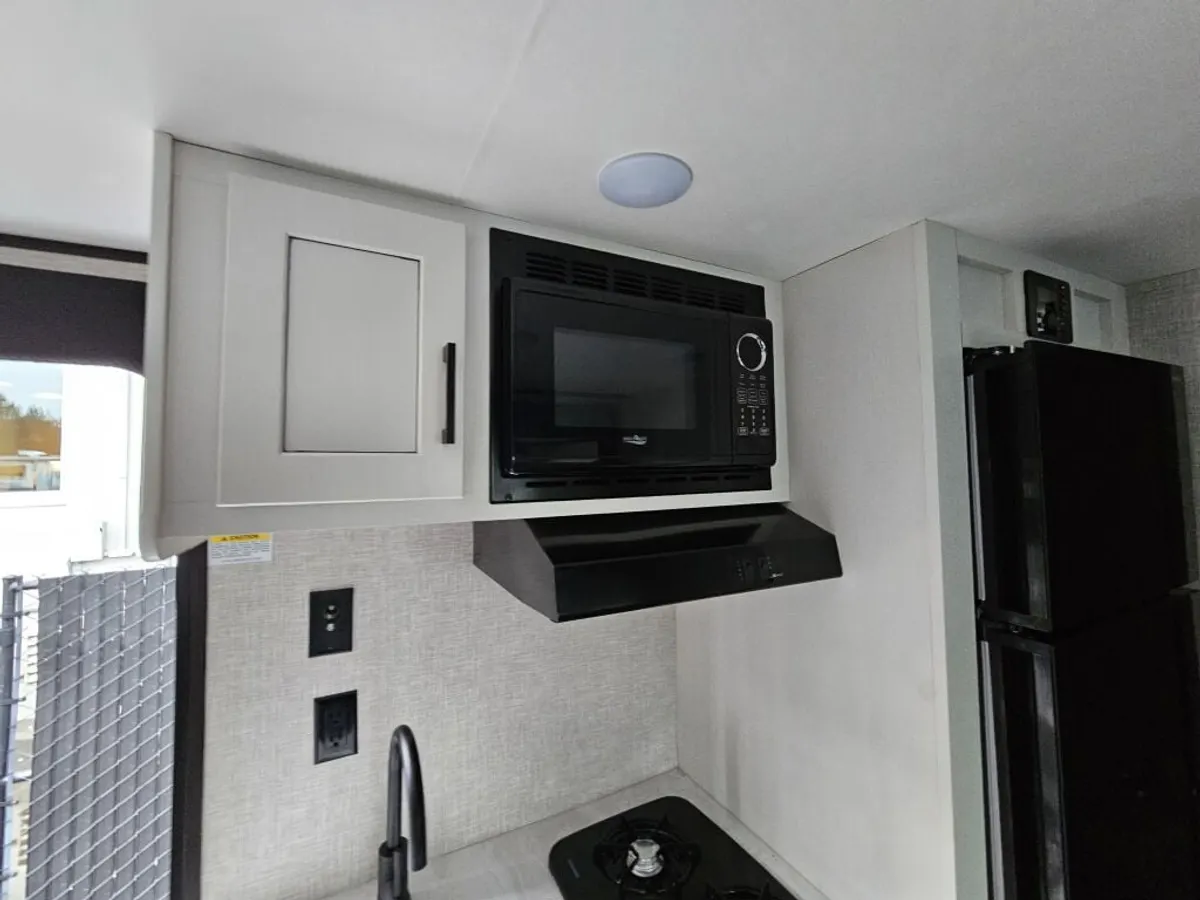 2024 Jayco Jay Flight SLX, photo 17 of 24