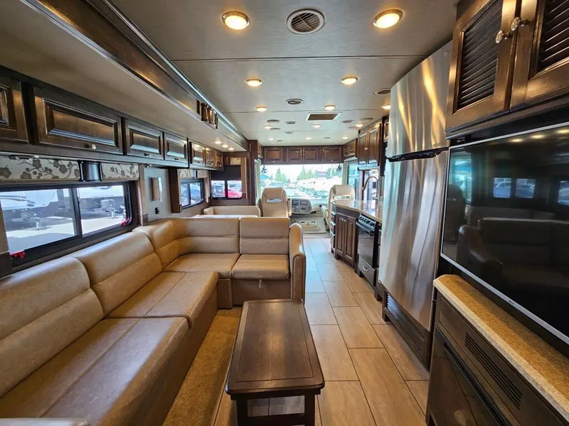 2016 Tiffin Motorhomes Allegro, photo 16 of 24