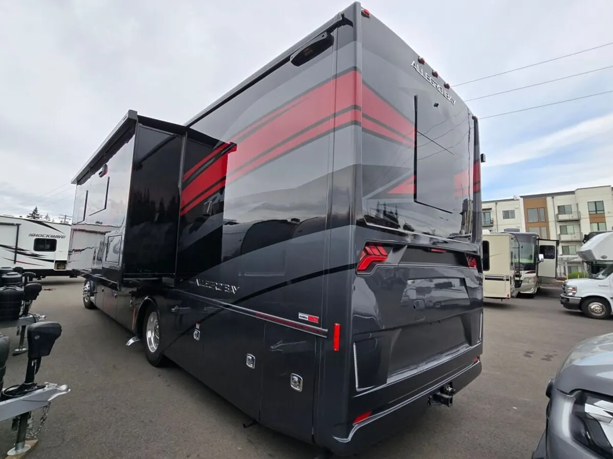 2027 Tiffin Motorhomes Allegro Bay, photo 4 of 24