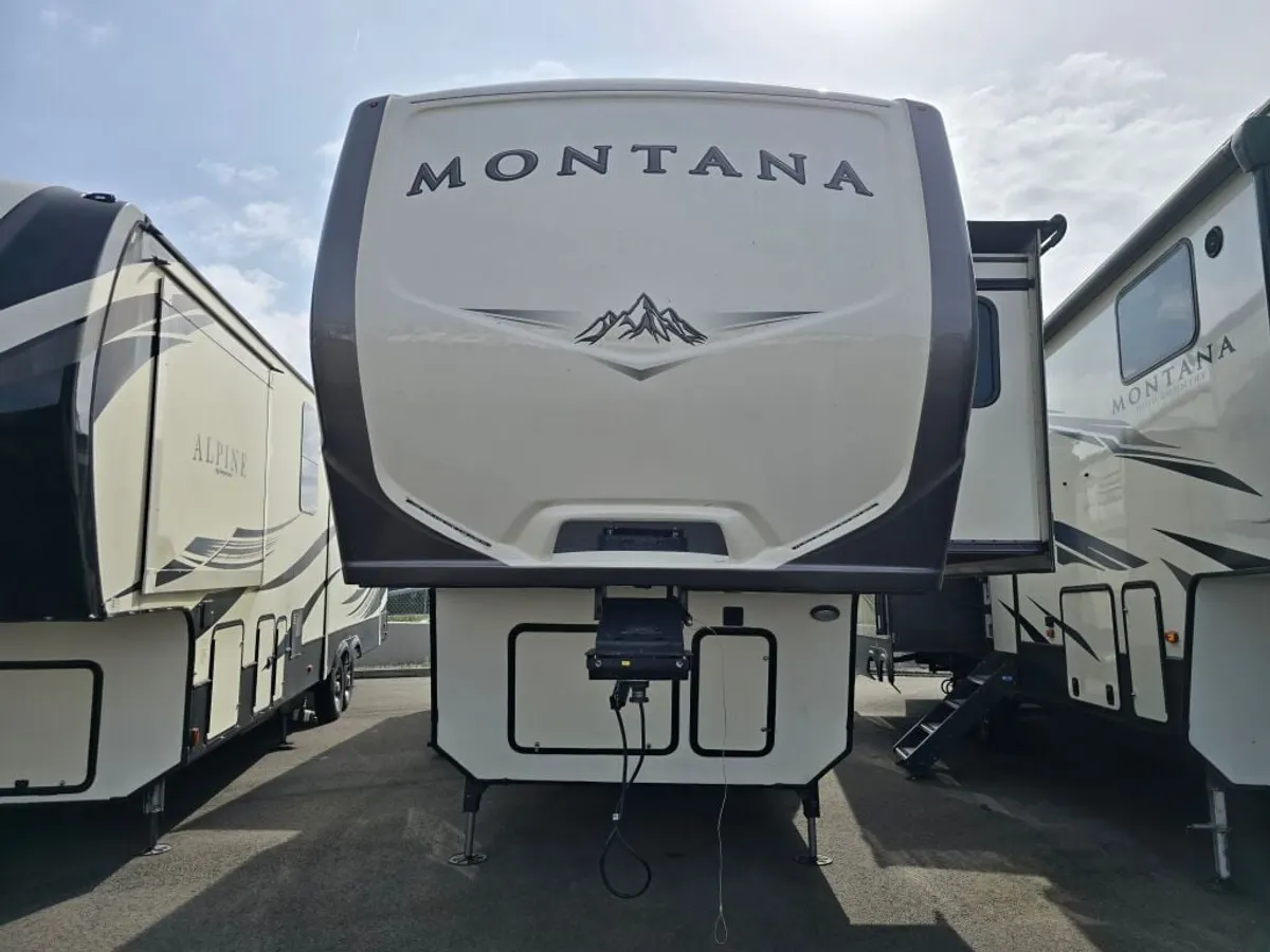 2017 Keystone Montana, photo 2 of 24