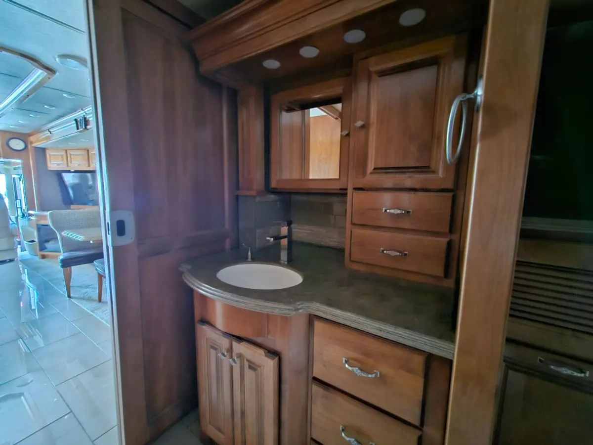 2016 Tiffin Motorhomes Phaeton, photo 24 of 24