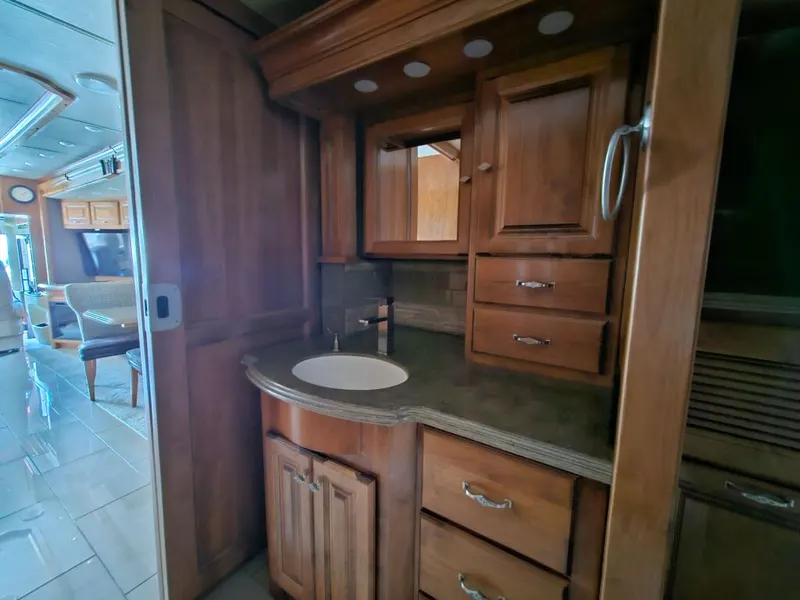 2016 Tiffin Motorhomes Phaeton, photo 24 of 24