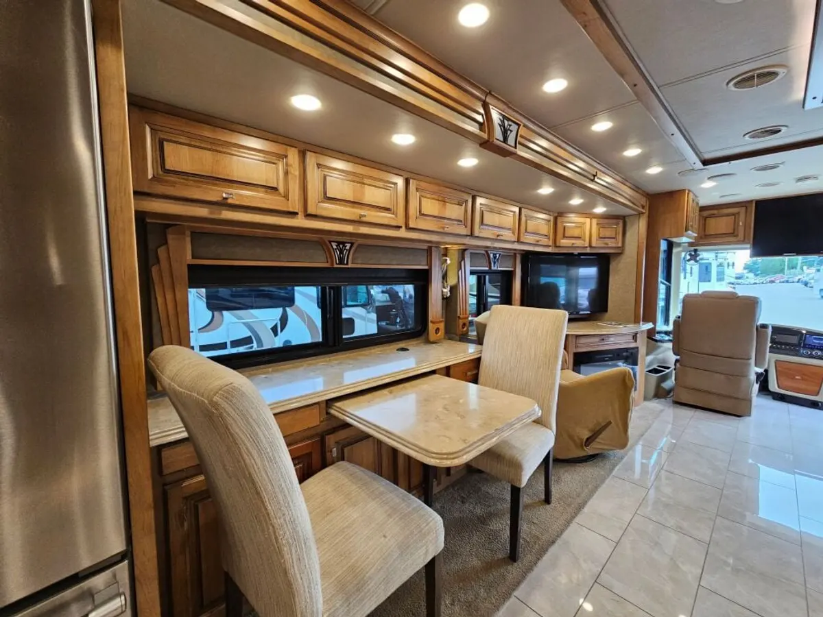 2017 Tiffin Motorhomes Phaeton, photo 20 of 24