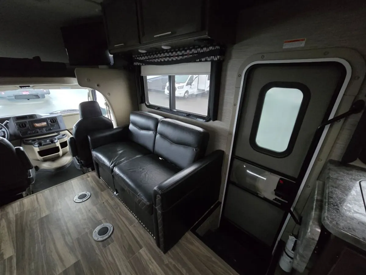 2022 Thor Motor Coach Outlaw, photo 24 of 24