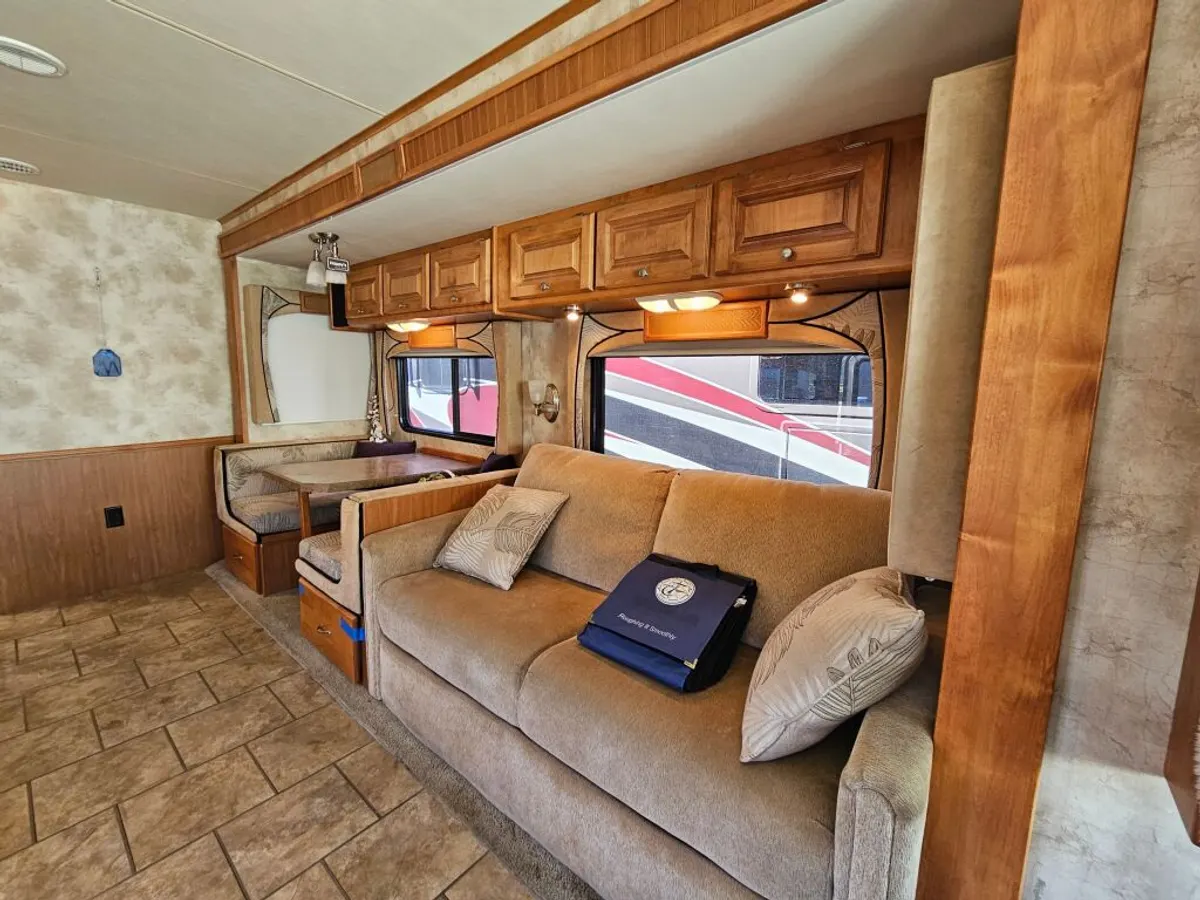 2011 Tiffin Motorhomes Allegro, photo 9 of 24