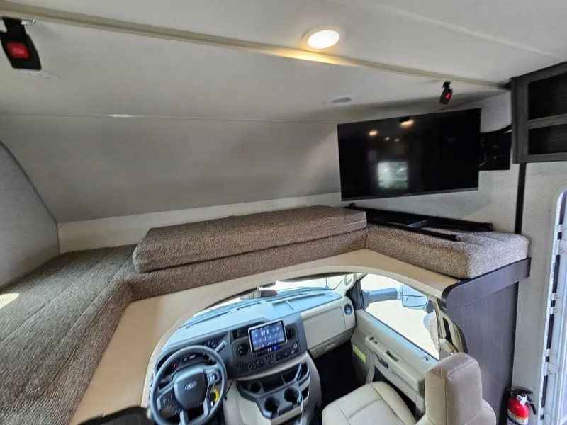 2027 Winnebago Sunflyer, photo 17 of 24