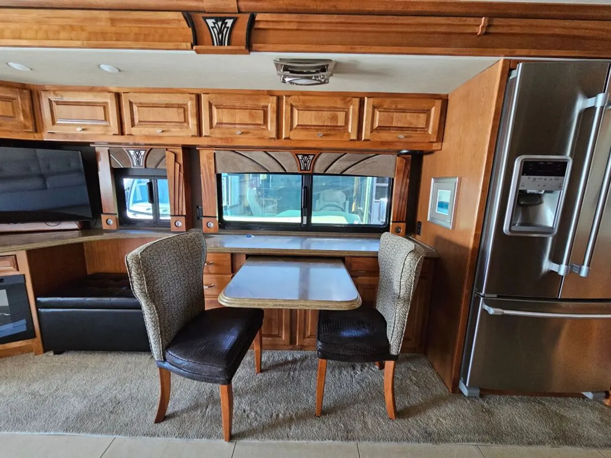 2016 Tiffin Motorhomes Phaeton, photo 15 of 24