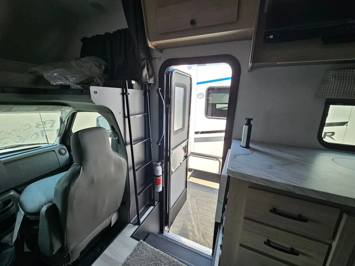 2027 Forest River Sunseeker, photo 8 of 24