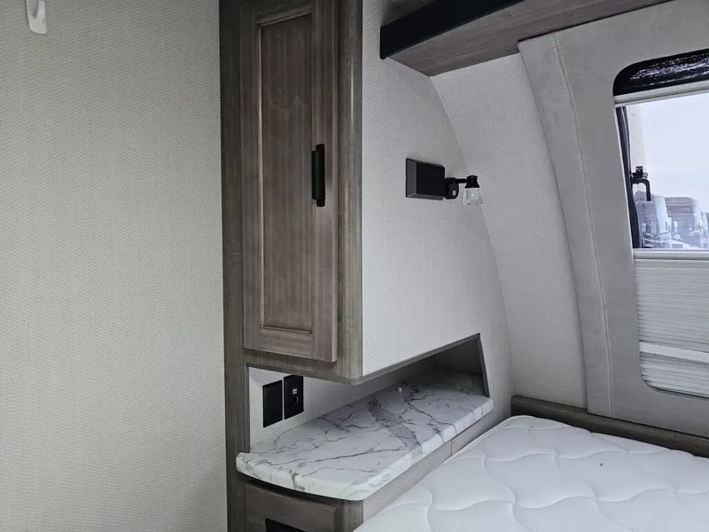 2021 Lance Lance Travel Trailers, photo 23 of 24