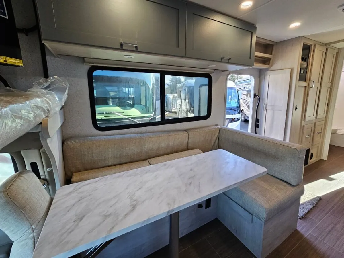 2027 winnebago sunflyer, photo 16 of 24