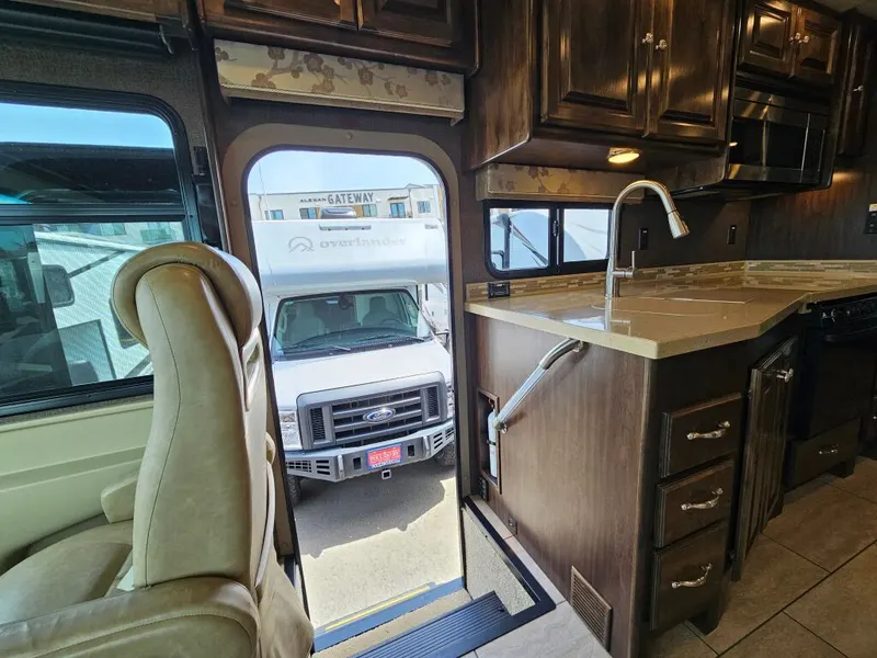 2016 Tiffin Motorhomes Allegro, photo 9 of 24