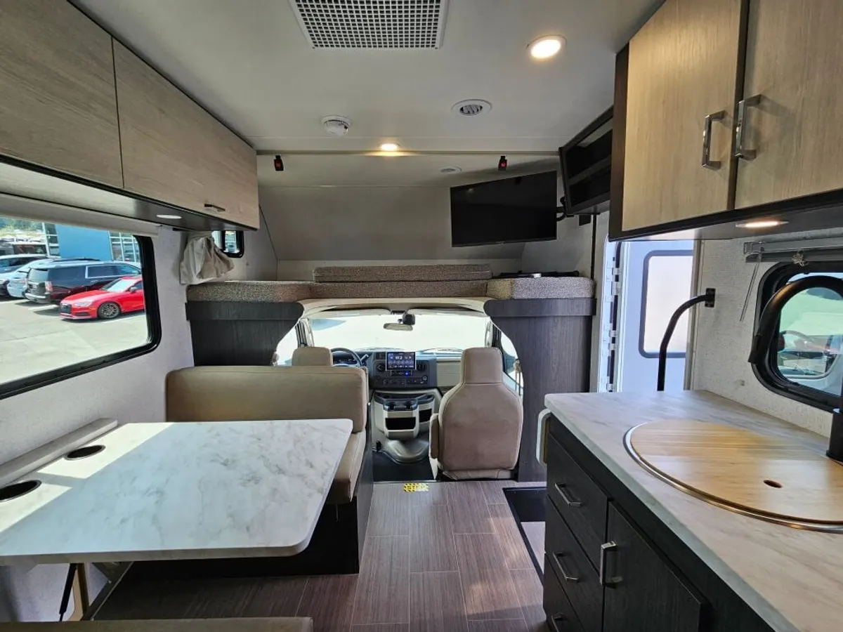 2027 Winnebago Sunflyer, photo 13 of 24