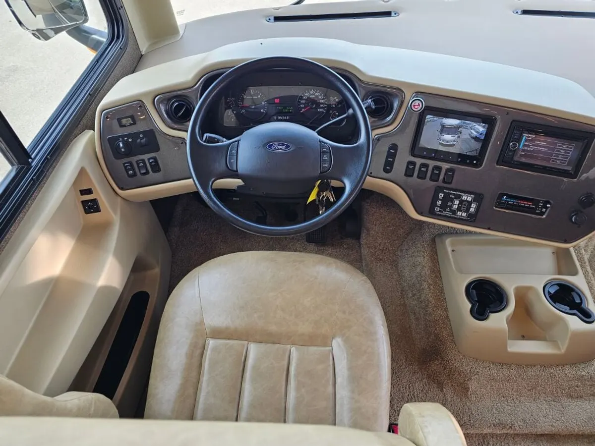 2016 Tiffin Motorhomes Allegro, photo 22 of 24
