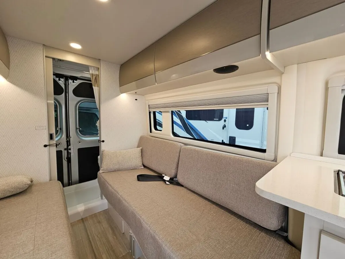 2027 Thor Motor Coach Sequence, photo 13 of 24