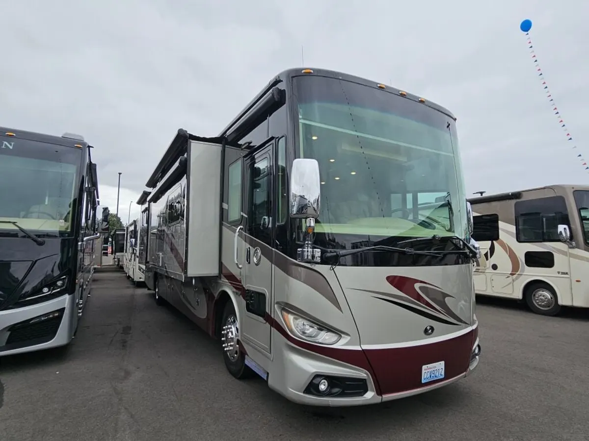 2017 Tiffin Motorhomes Phaeton, photo 1 of 24