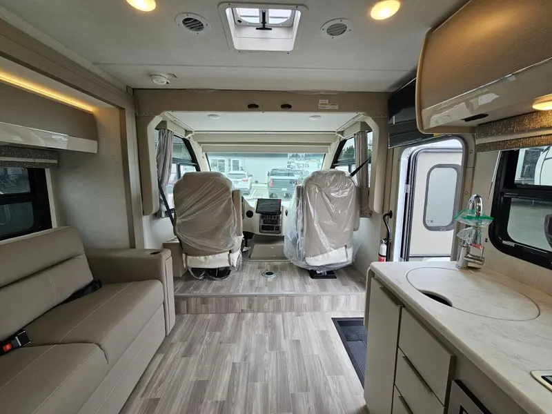 2027 Thor Motor Coach Vegas, photo 13 of 24