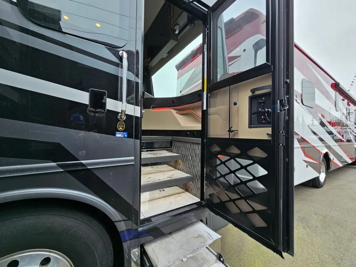 2026 Tiffin Motorhomes Allegro Bus, photo 6 of 24
