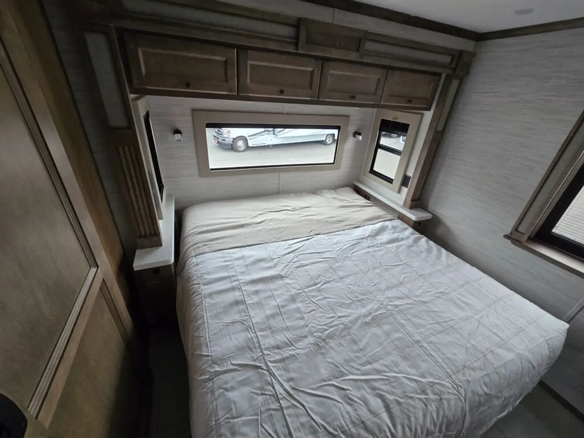 2027 Tiffin Motorhomes Allegro Bay, photo 23 of 24