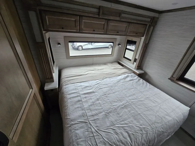 2027 Tiffin Motorhomes Allegro Bay, photo 23 of 24
