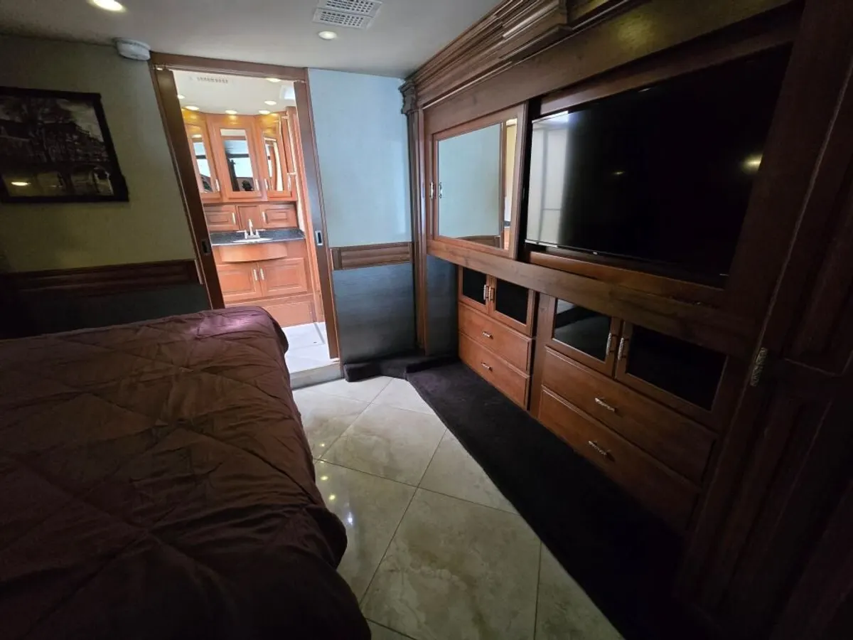 2014 Fleetwood Discovery, photo 20 of 24