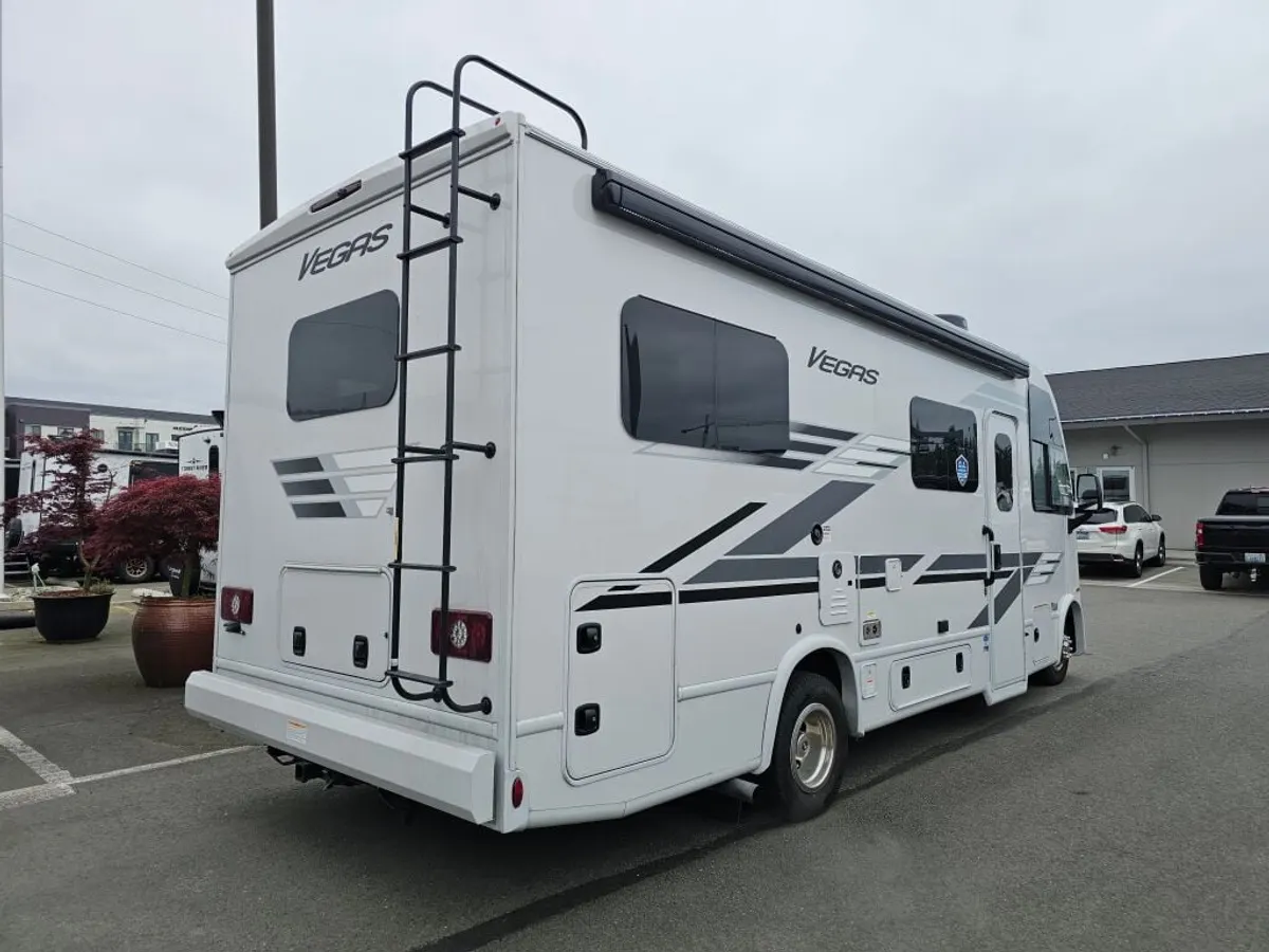 2027 Thor Motor Coach Vegas, photo 3 of 24