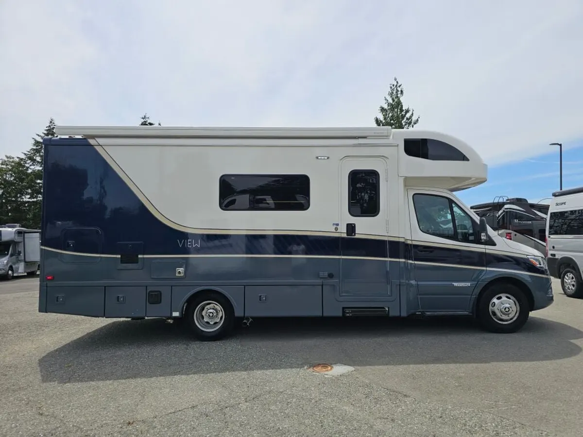 2027 Winnebago View, photo 2 of 24