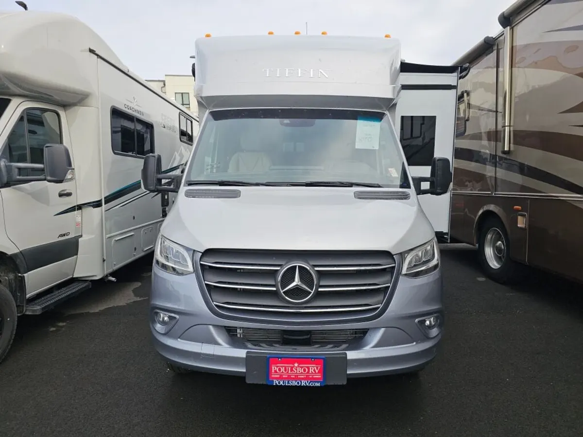 2026 Tiffin Motorhomes Wayfarer, photo 2 of 24